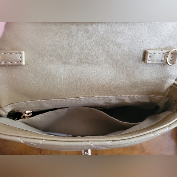 Badgley MISCHKA Elegant Gold Quilted Handbag W/PEARL HANDLE - Picture 7 of 11